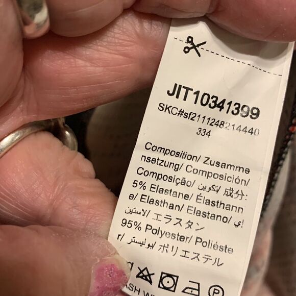 SHEIN Size 2XL red plaid pants w/leg ruching make for a look of tall/long legs - Picture 4 of 8